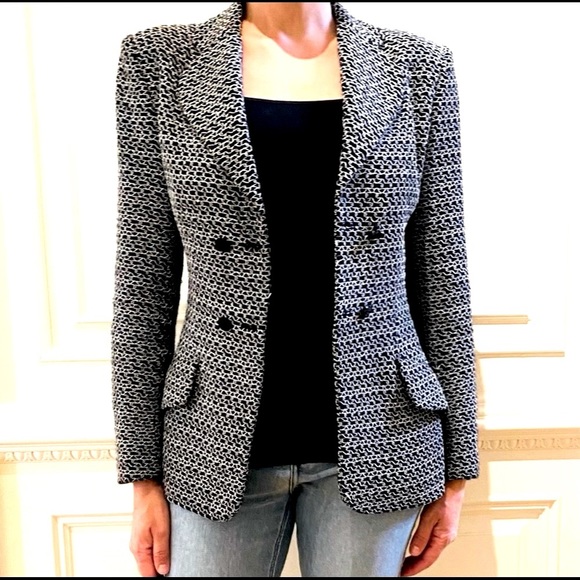 CHANEL Tweed Jacket!! Black & White Tweed Wool Jacket - Picture 5 of 15